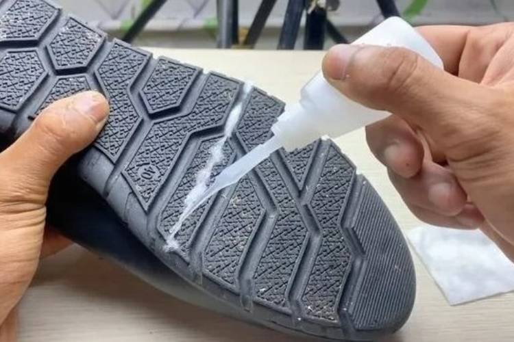 Треснувшая подошва