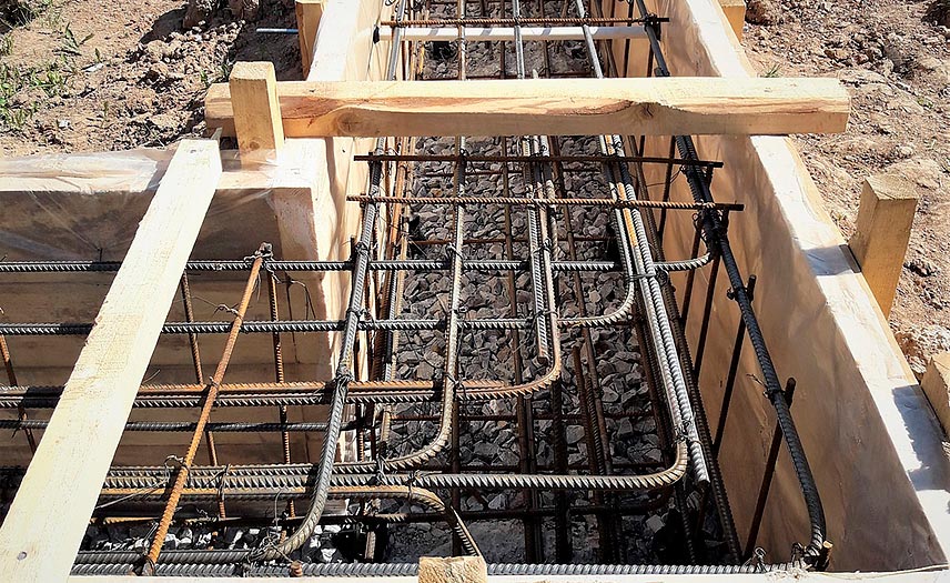 бетон усиливают арматурой